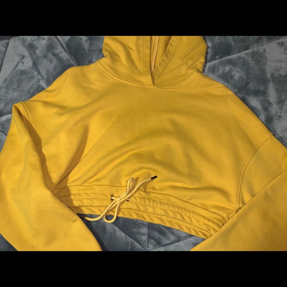 Like new crop sweatshirt-mustard yellow